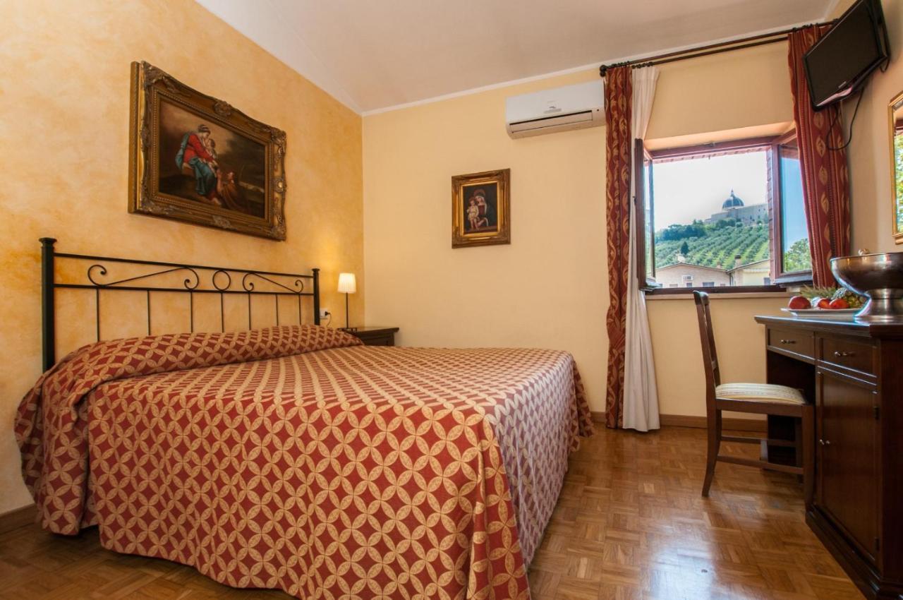 La Vecchia Fattoria Hotel โลเรโต ภายนอก รูปภาพ
