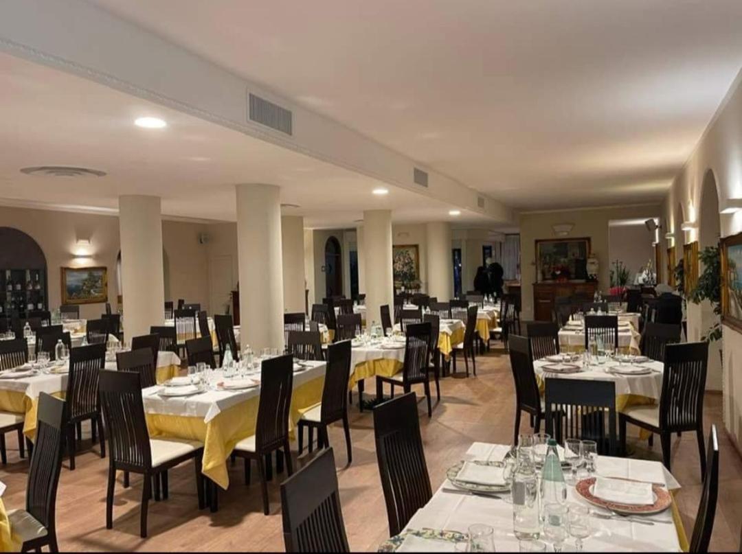 La Vecchia Fattoria Hotel โลเรโต ภายนอก รูปภาพ