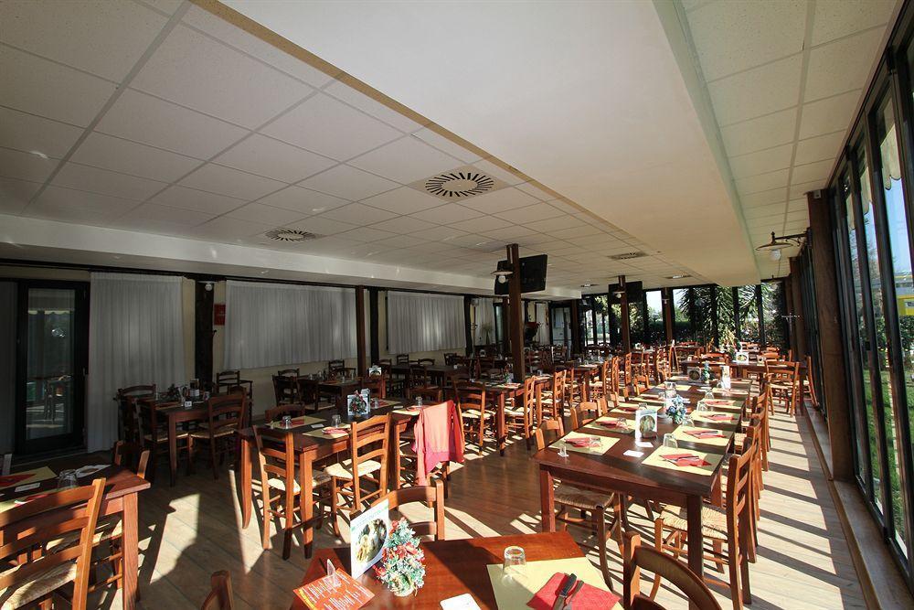 La Vecchia Fattoria Hotel โลเรโต ภายนอก รูปภาพ