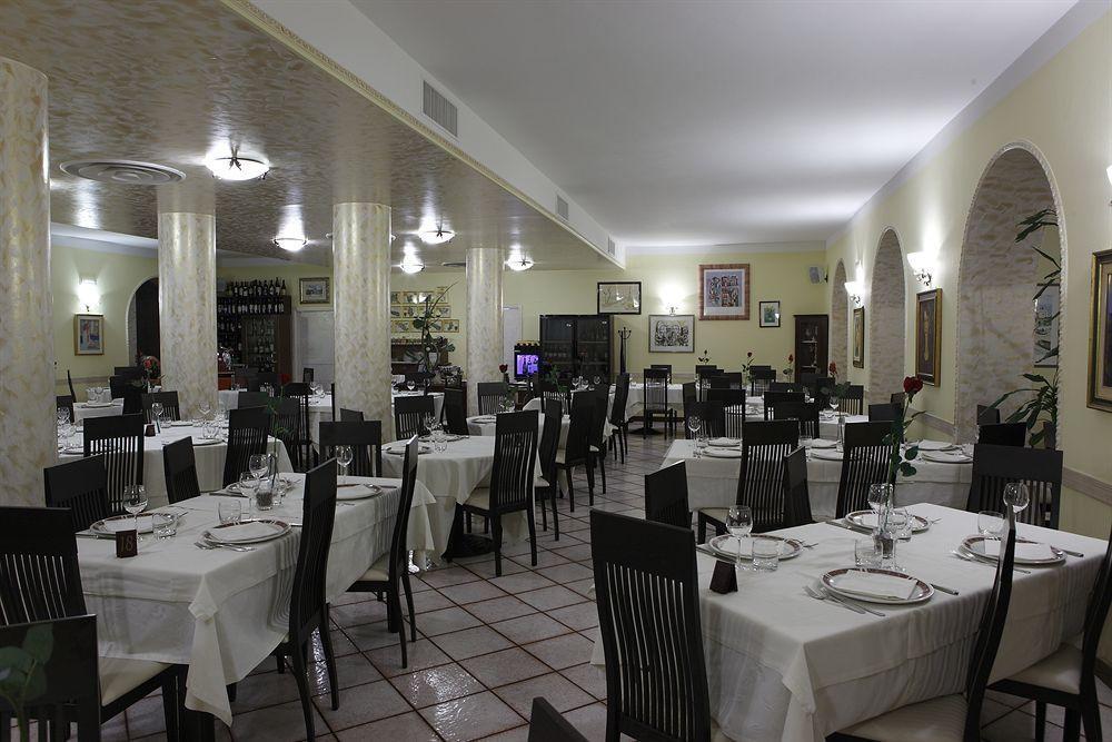 La Vecchia Fattoria Hotel โลเรโต ภายนอก รูปภาพ