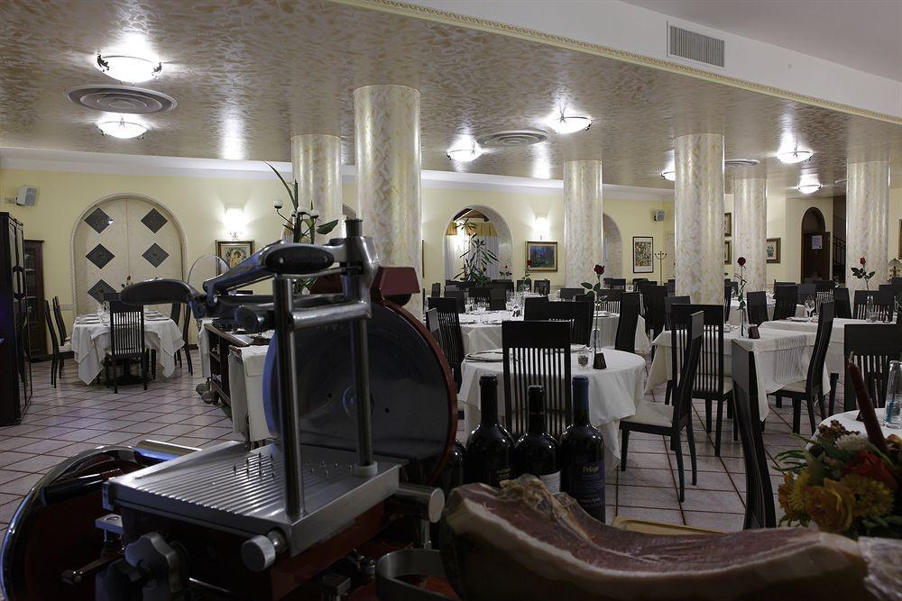 La Vecchia Fattoria Hotel โลเรโต ภายนอก รูปภาพ