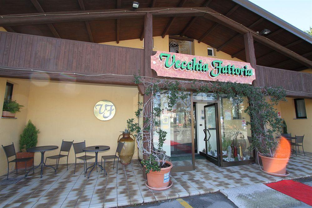 La Vecchia Fattoria Hotel โลเรโต ภายนอก รูปภาพ