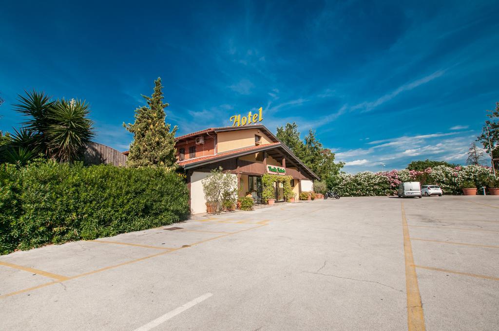 La Vecchia Fattoria Hotel โลเรโต ภายนอก รูปภาพ