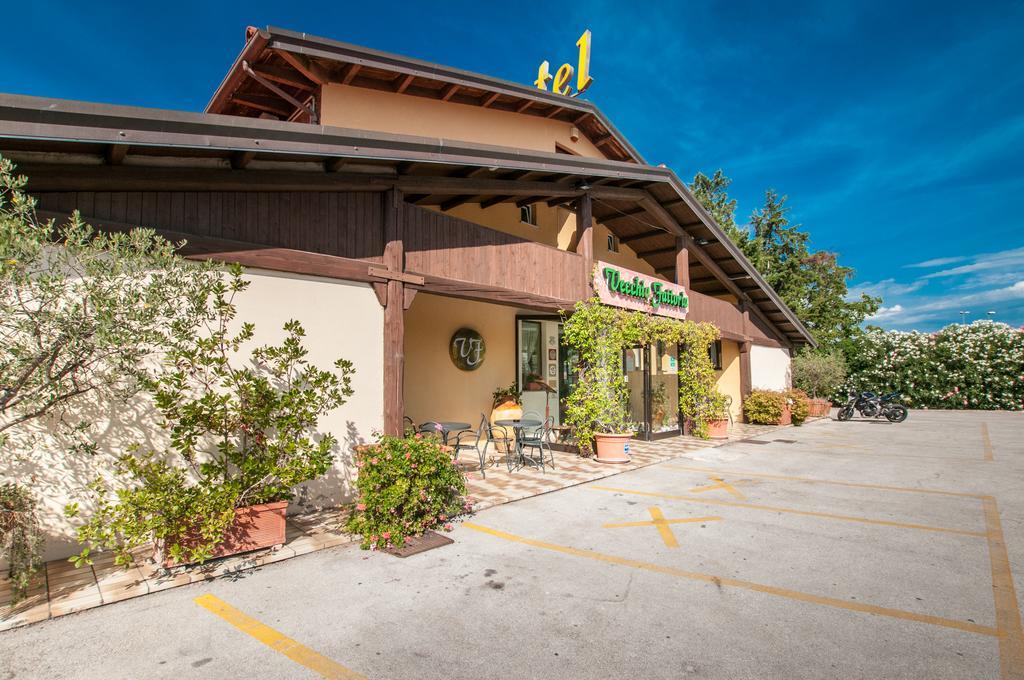 La Vecchia Fattoria Hotel โลเรโต ภายนอก รูปภาพ
