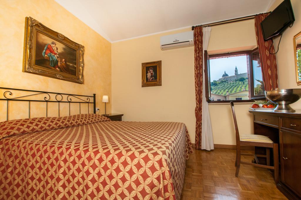 La Vecchia Fattoria Hotel โลเรโต ภายนอก รูปภาพ