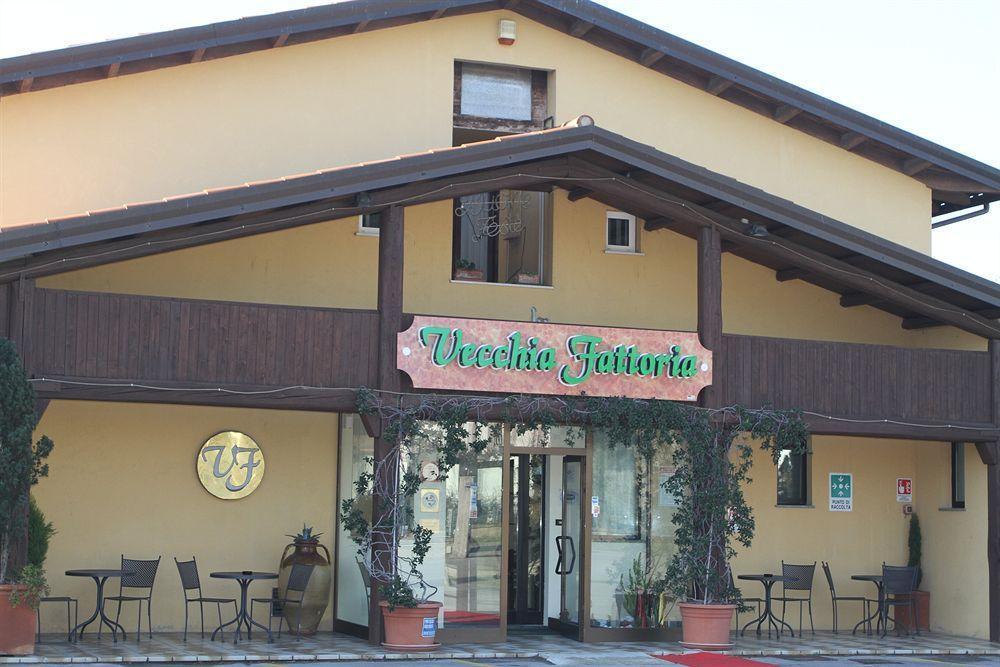 La Vecchia Fattoria Hotel โลเรโต ภายนอก รูปภาพ