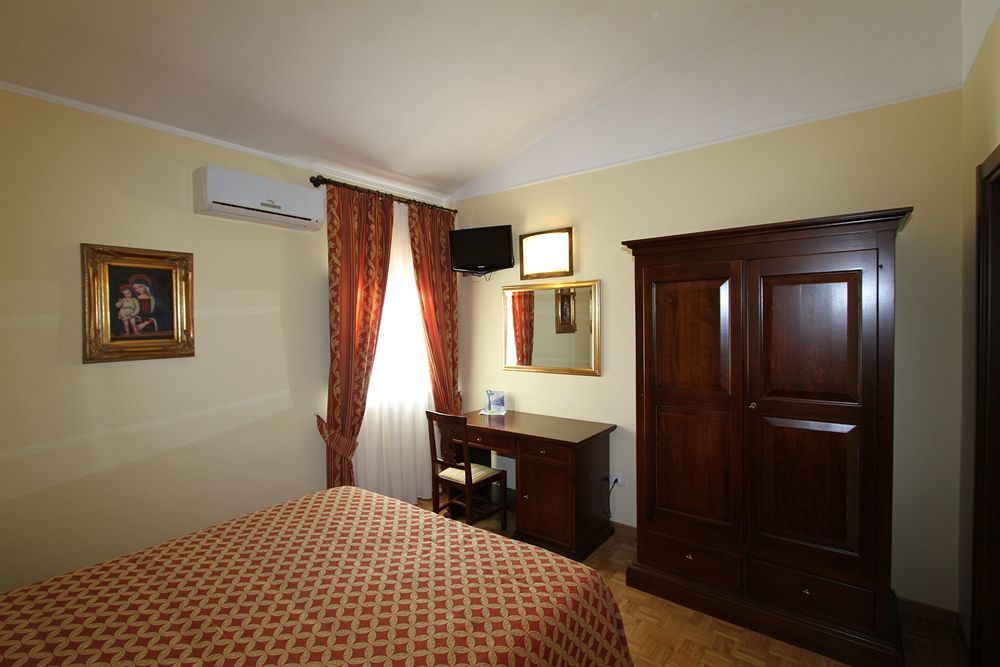 La Vecchia Fattoria Hotel โลเรโต ภายนอก รูปภาพ