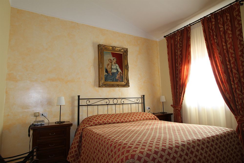 La Vecchia Fattoria Hotel โลเรโต ภายนอก รูปภาพ