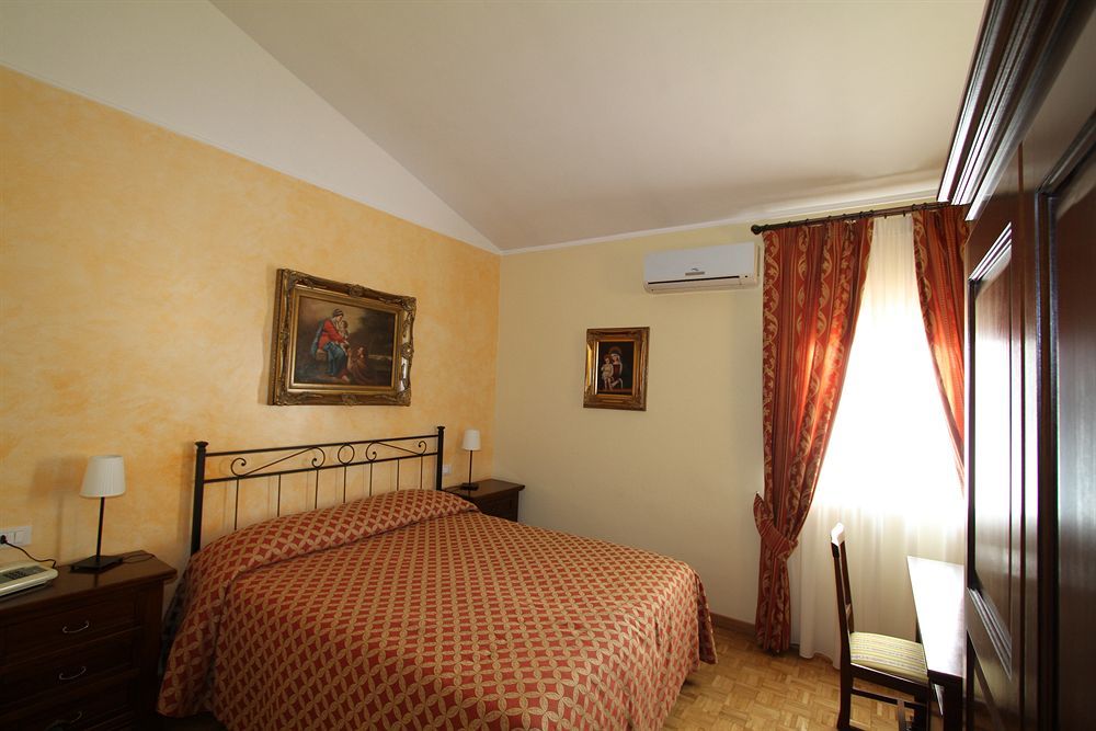 La Vecchia Fattoria Hotel โลเรโต ภายนอก รูปภาพ
