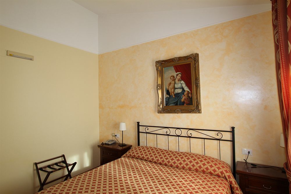 La Vecchia Fattoria Hotel โลเรโต ภายนอก รูปภาพ