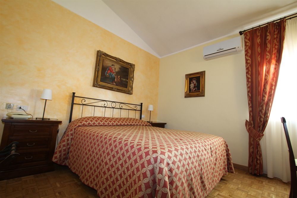 La Vecchia Fattoria Hotel โลเรโต ภายนอก รูปภาพ