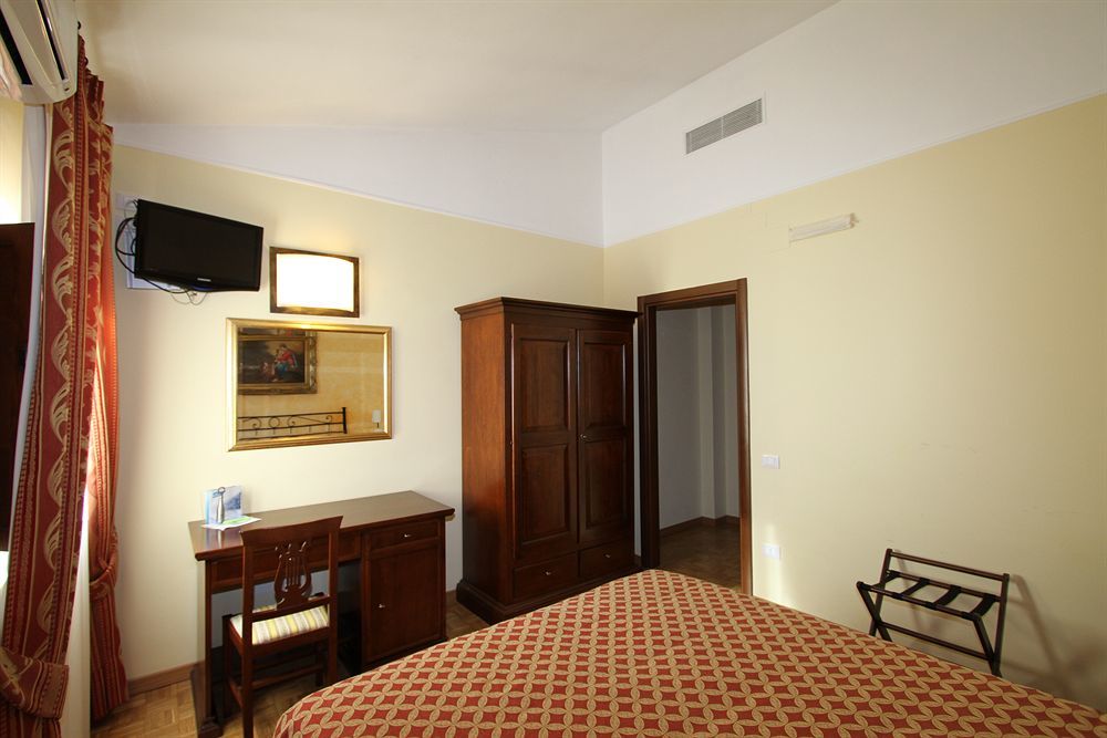 La Vecchia Fattoria Hotel โลเรโต ภายนอก รูปภาพ